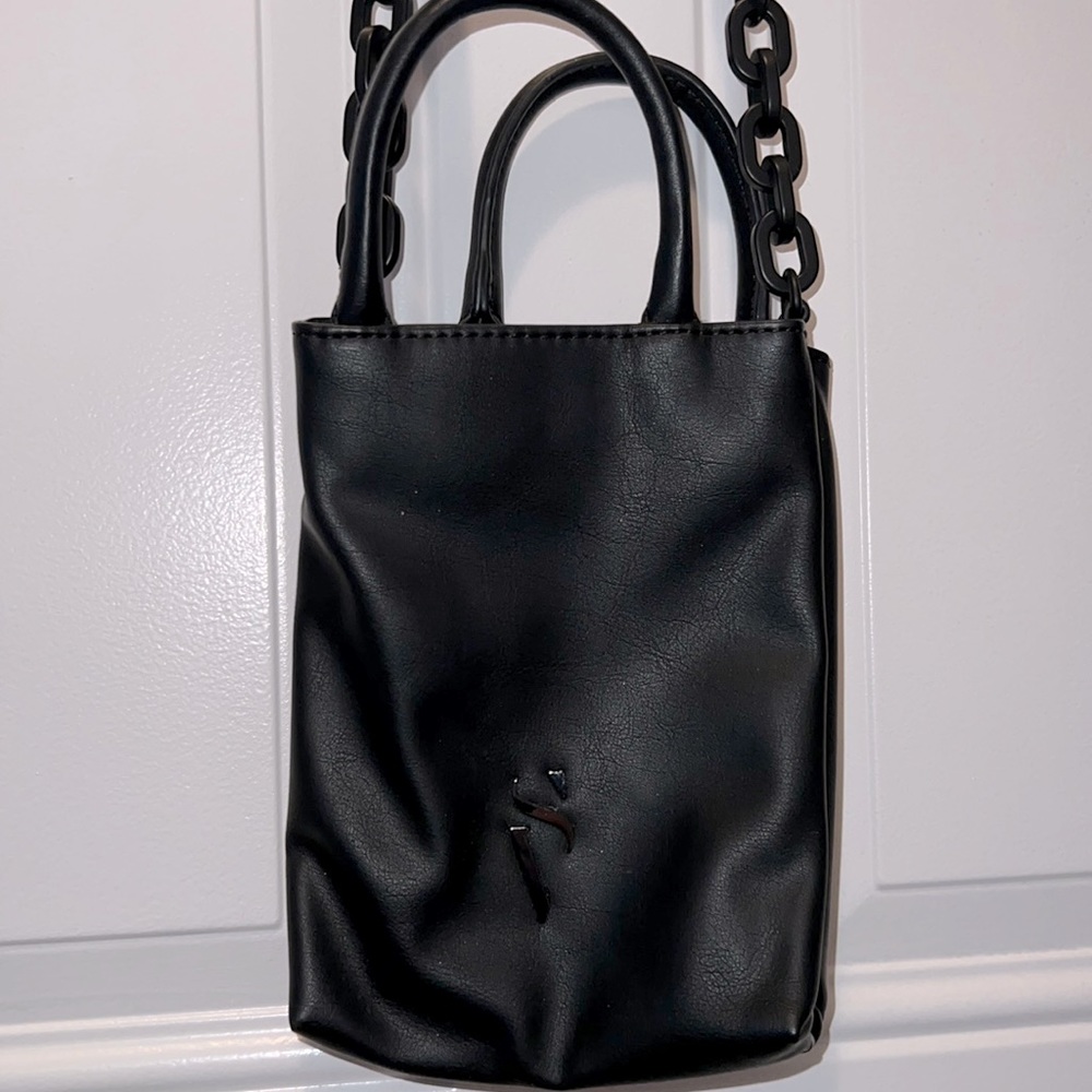 🚢 Simply Vera Wang Black Cross Body Mini Bag Cell Phone Purse